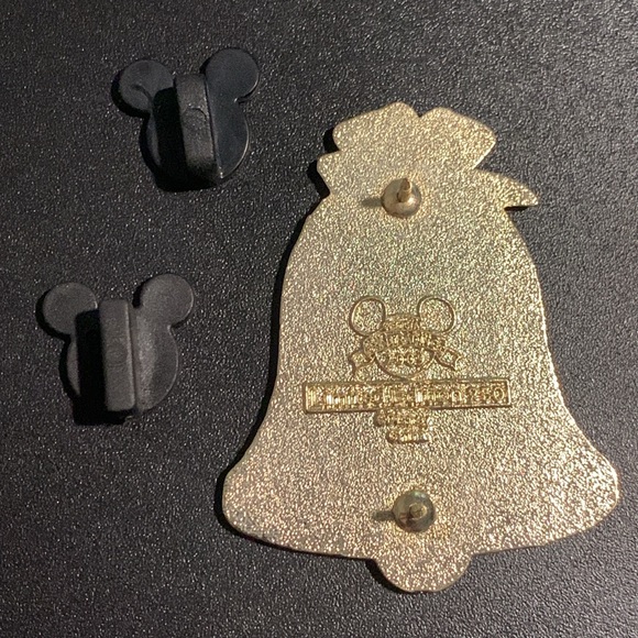 Limited edition 250 Beauty and the Beast bell pin badge #86543a - Picture 3 of 5